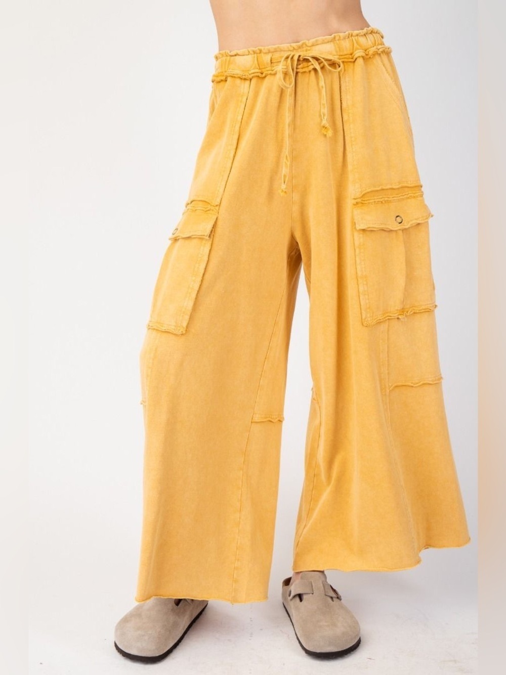 Netflix and Chill Mineral Washed Wide Leg Cargo Pants in Camel EB40795 - Picture 1 of 4
